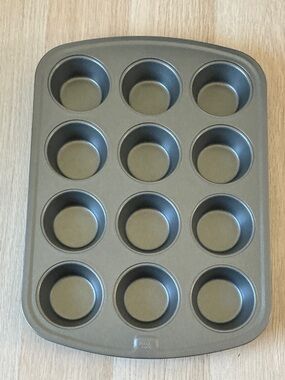 Non-Brand 12-Cup Dark Gray Nonstick Muffin Pan